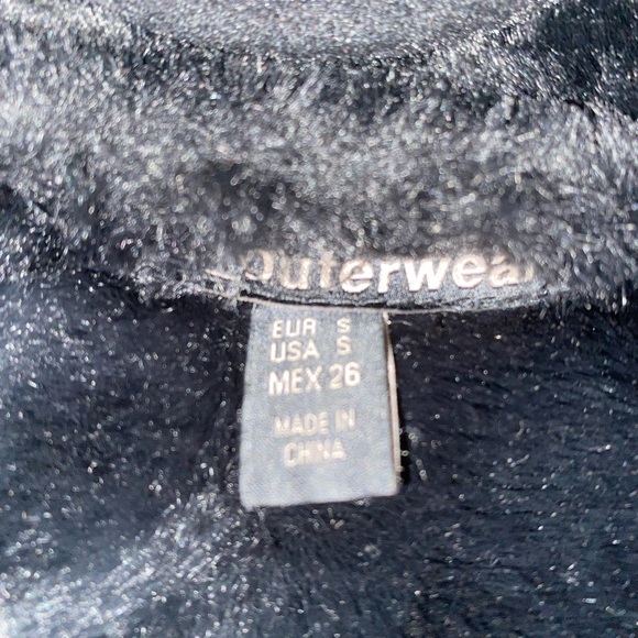 Faux leather-fully lined in faux fur. Never worn - Picture 2 of 2